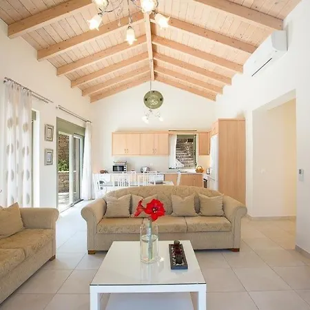 Villa Sleeps 4 Pool Air Con Wifi