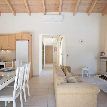 Villa Sleeps 4 Pool Air Con Wifi *
