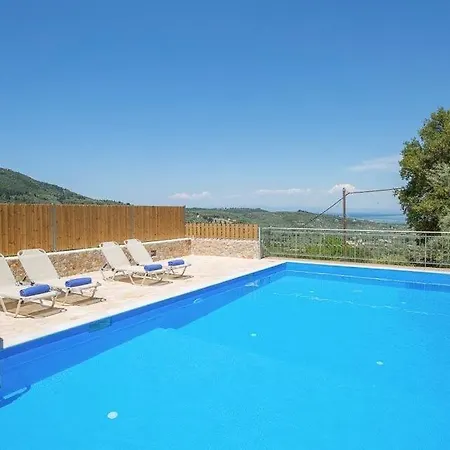 Sleeps 4 Pool Air Con Wifi * Katouna