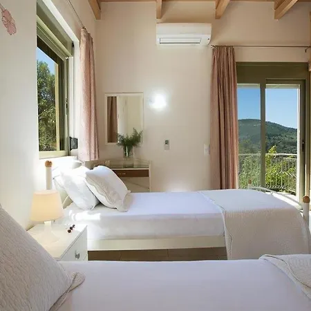 Sleeps 4 Pool Air Con Wifi Villa