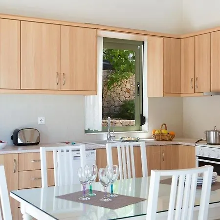 Sleeps 4 Pool Air Con Wifi Villa