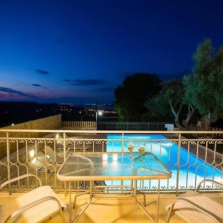 Villa Sleeps 4 Pool Air Con Wifi *